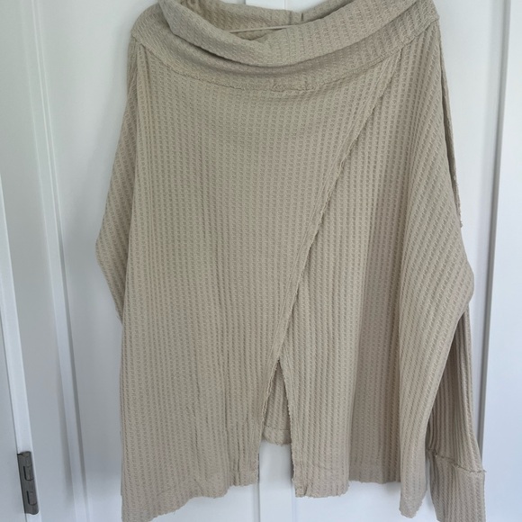 Free People Juicy Long Sleeve Waffle Weave Split Back Top Stone Cold - Picture 5 of 7